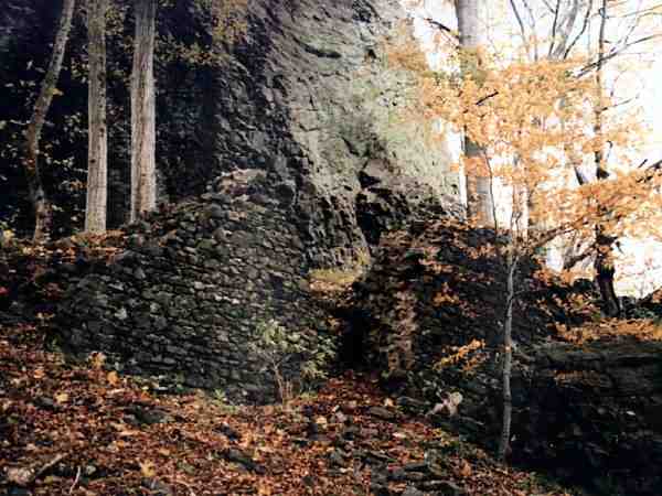 severozpadn st obvodov hradby pedhrad