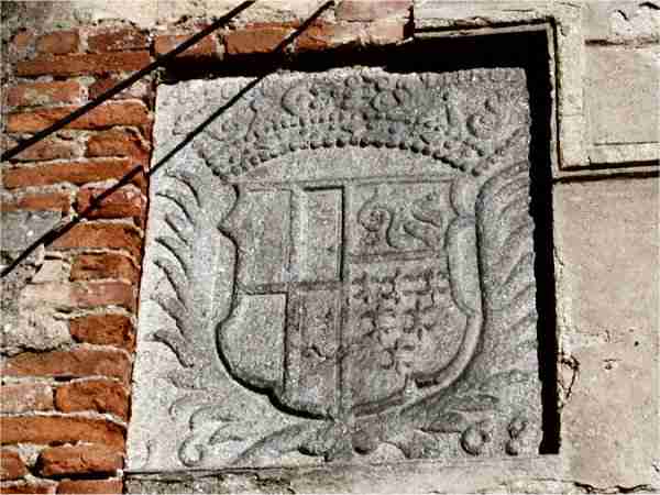 aliann znak Antonna Frantika Collalta a jeho prvn manelky Marie Terezie knny z Portia nad prjezdem 3. brny