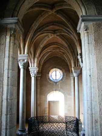 1. patro kaple - pohled z presbyteria k zpadu