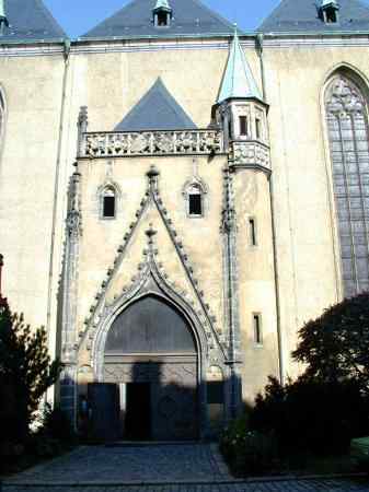 kostel sv. Mikule - vstupn portl na jin stran