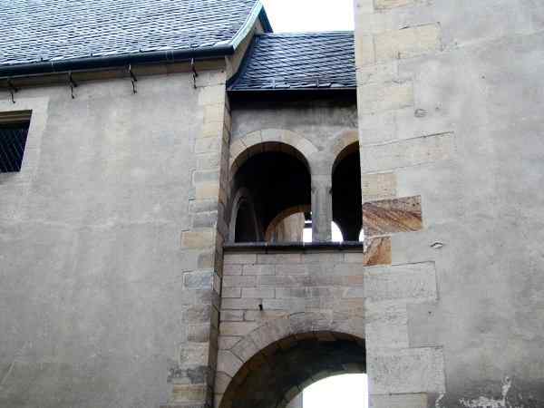 palác - krytý můstek z paláce do Mariánské věže
