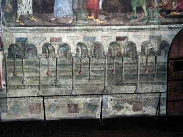 kostel P. Marie - iluzivní sloupová krypta pod ostatkovými scénami